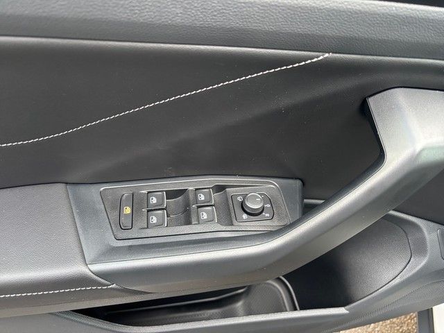 Fahrzeugabbildung Volkswagen T-Roc  1.5TSI DSG Style AHK+GJR+KAMERA+SHZ+NAVI+