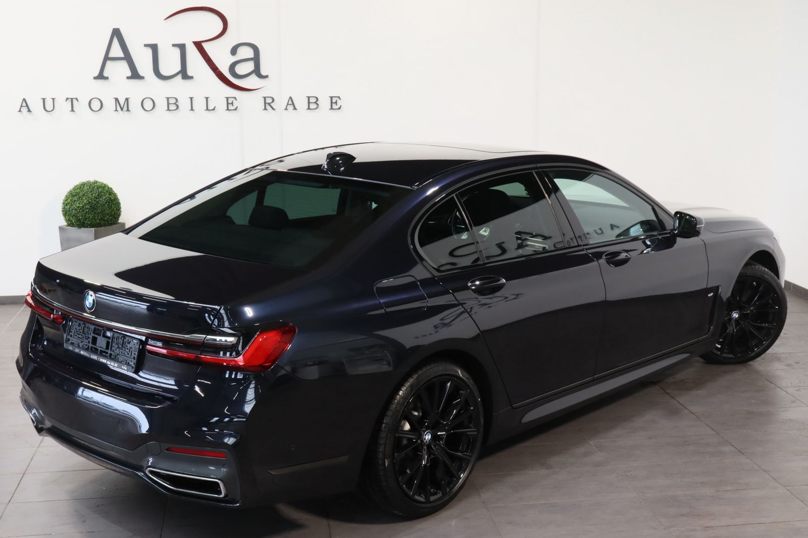 Fahrzeugabbildung BMW 730d xDrive M-Sport NAV+LASER+GLASDACH+HEAD-UP