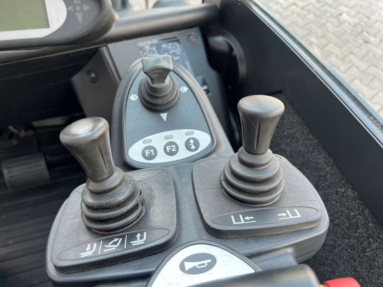 Fahrzeugabbildung Still RX70-35 / Triplex: 4.60m / nur 2.911h! / SS