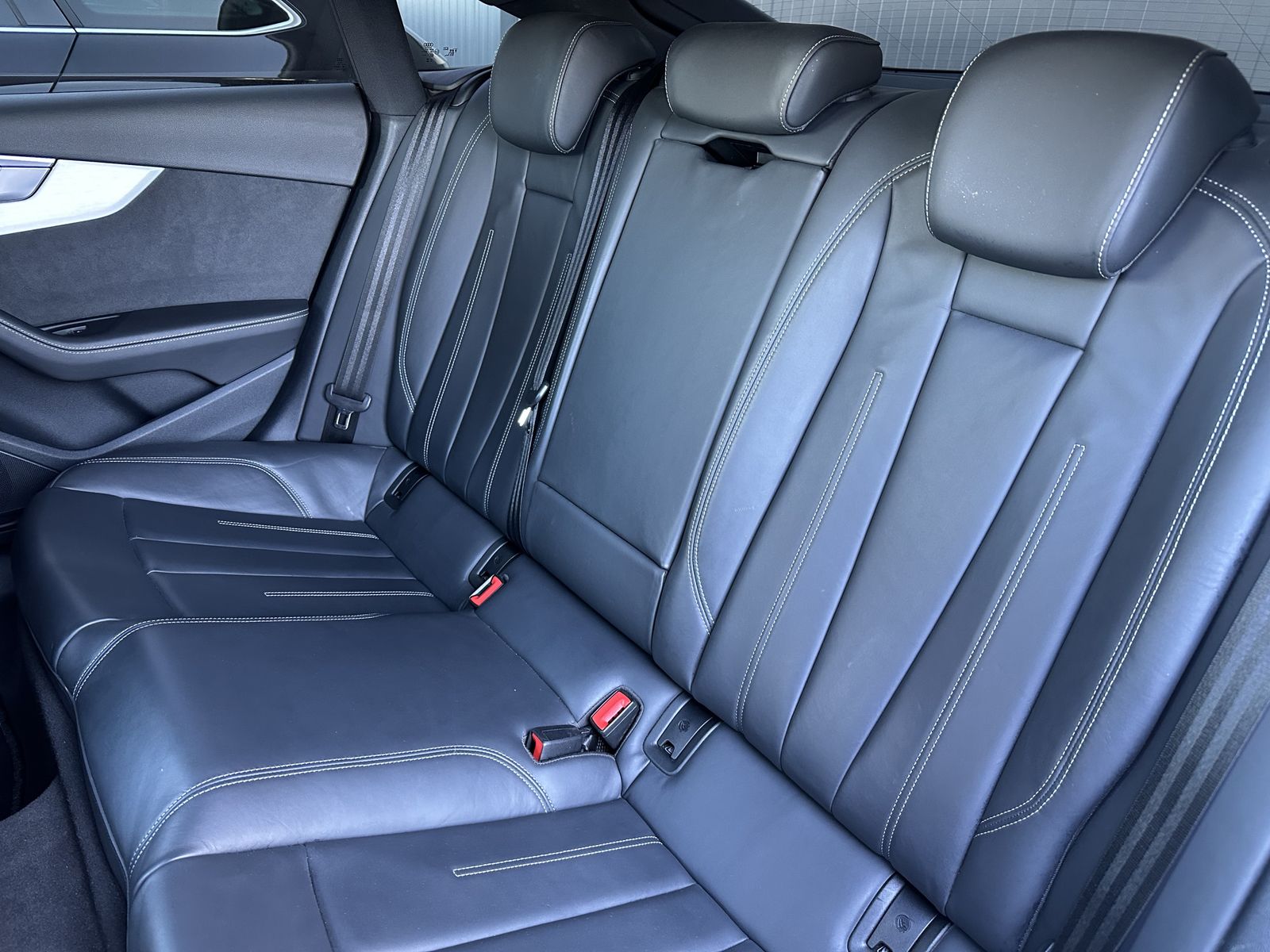 Fahrzeugabbildung Audi A5 SpB 40 TFSI S-Line Black NAV+MATRIX+VCOCK+KAM