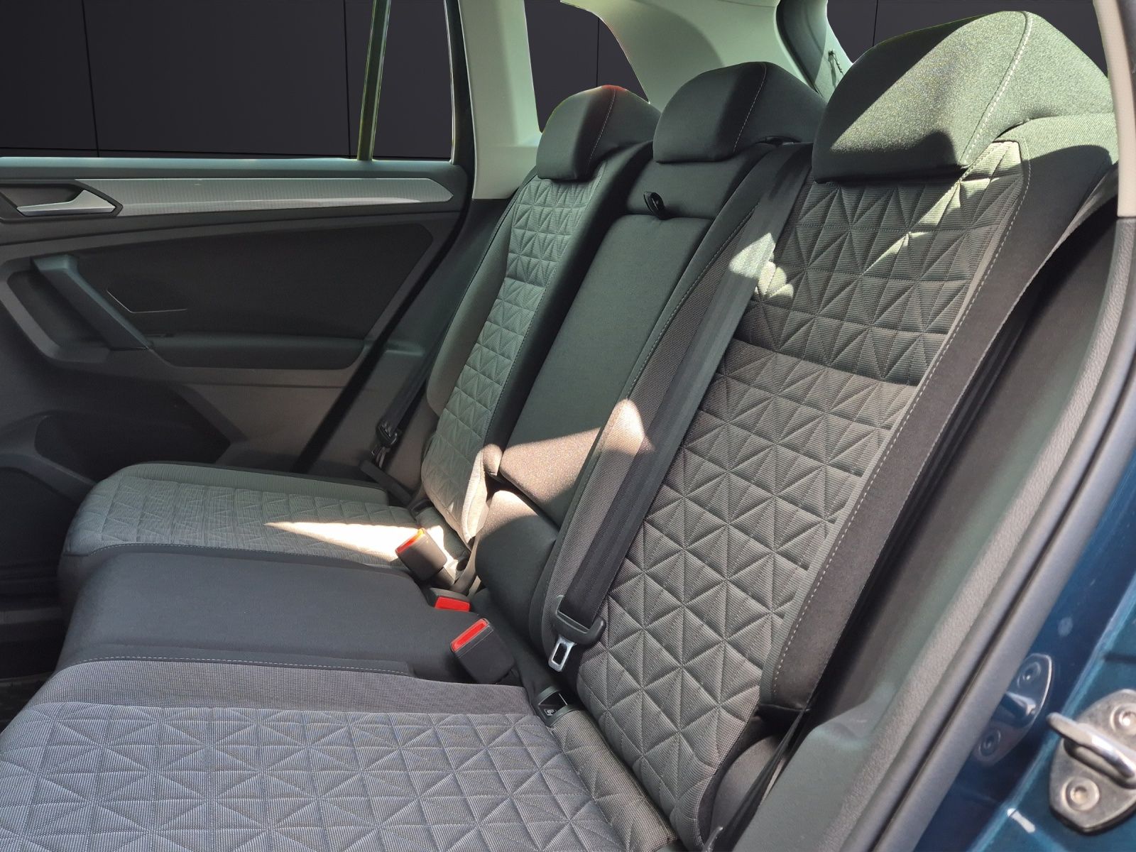 Fahrzeugabbildung Volkswagen Tiguan TDI Life DSG 4M LED AHK Navi ACC SHZ Park