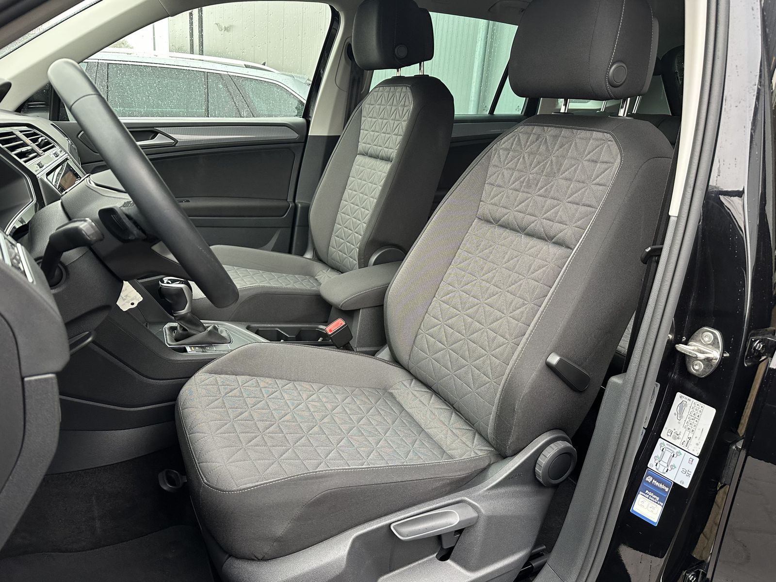 Fahrzeugabbildung Volkswagen Tiguan 1.4 TSI eHybrid Life NAV+LED+AHK+VCOCKPIT