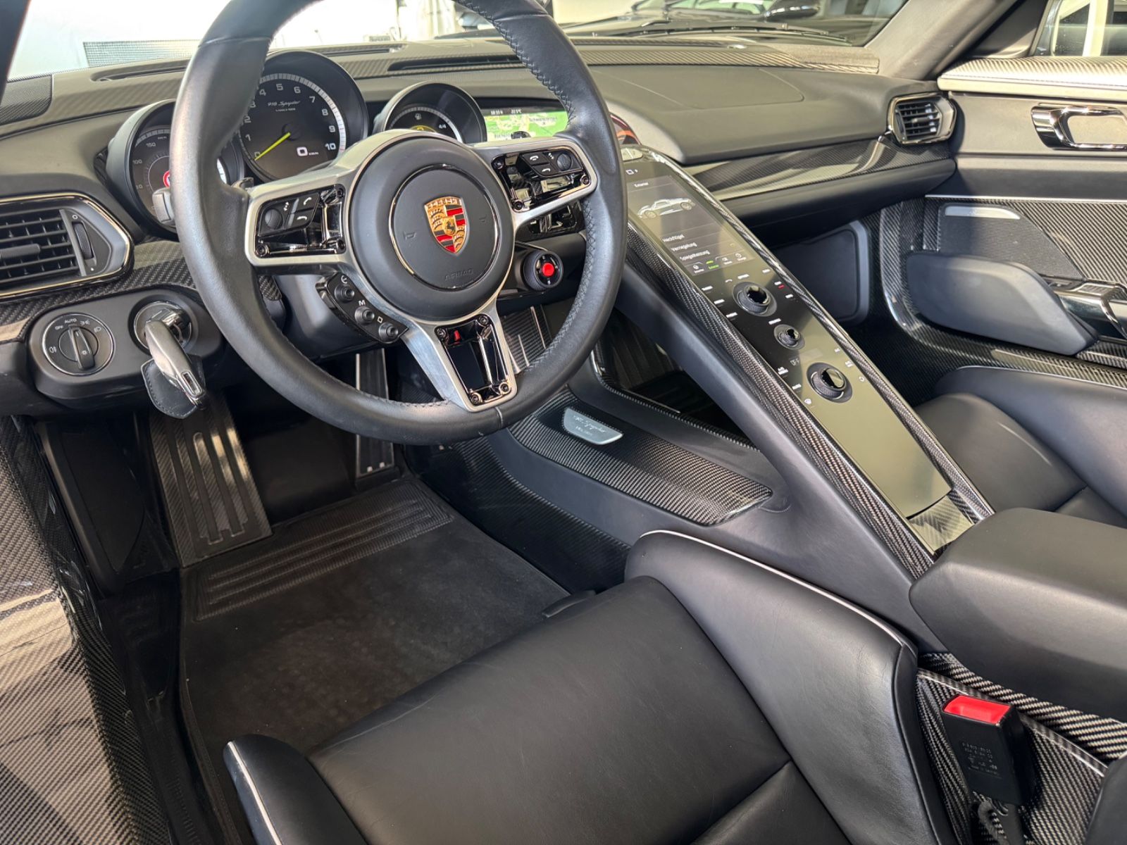Porsche 918 Spyder METEORGRAU  LIFT 11