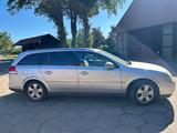 Opel Vectra Caravan 1.8 16V - AHK TÜV  - Opel Vectra aus 2004: Kombi
