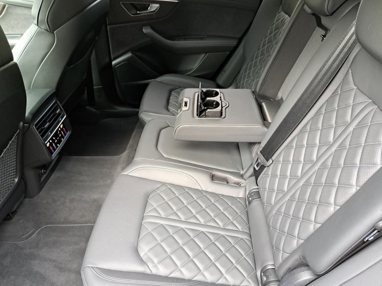 Audi SQ8 - Bild 13