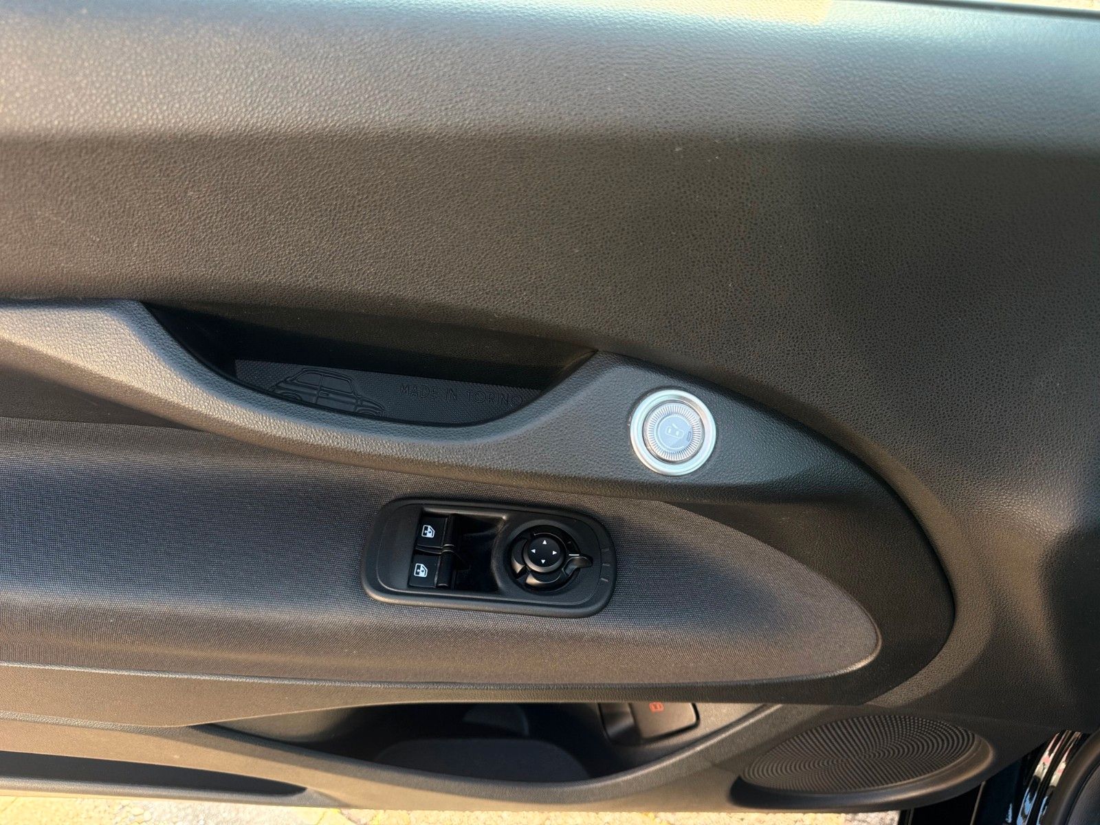 Fahrzeugabbildung Fiat 500e Icon NAVI GLASDACH KLIMA DAB 118PS