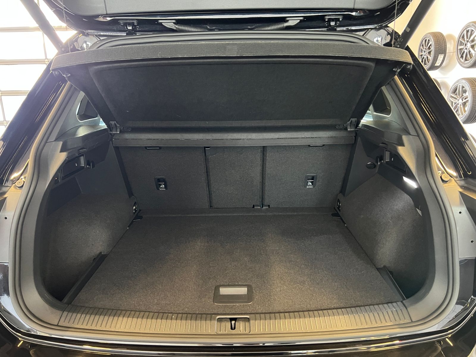 Fahrzeugabbildung Volkswagen Tiguan R-Line 2.0 TDI DSG 4MOTION *AHK, LED, Bla