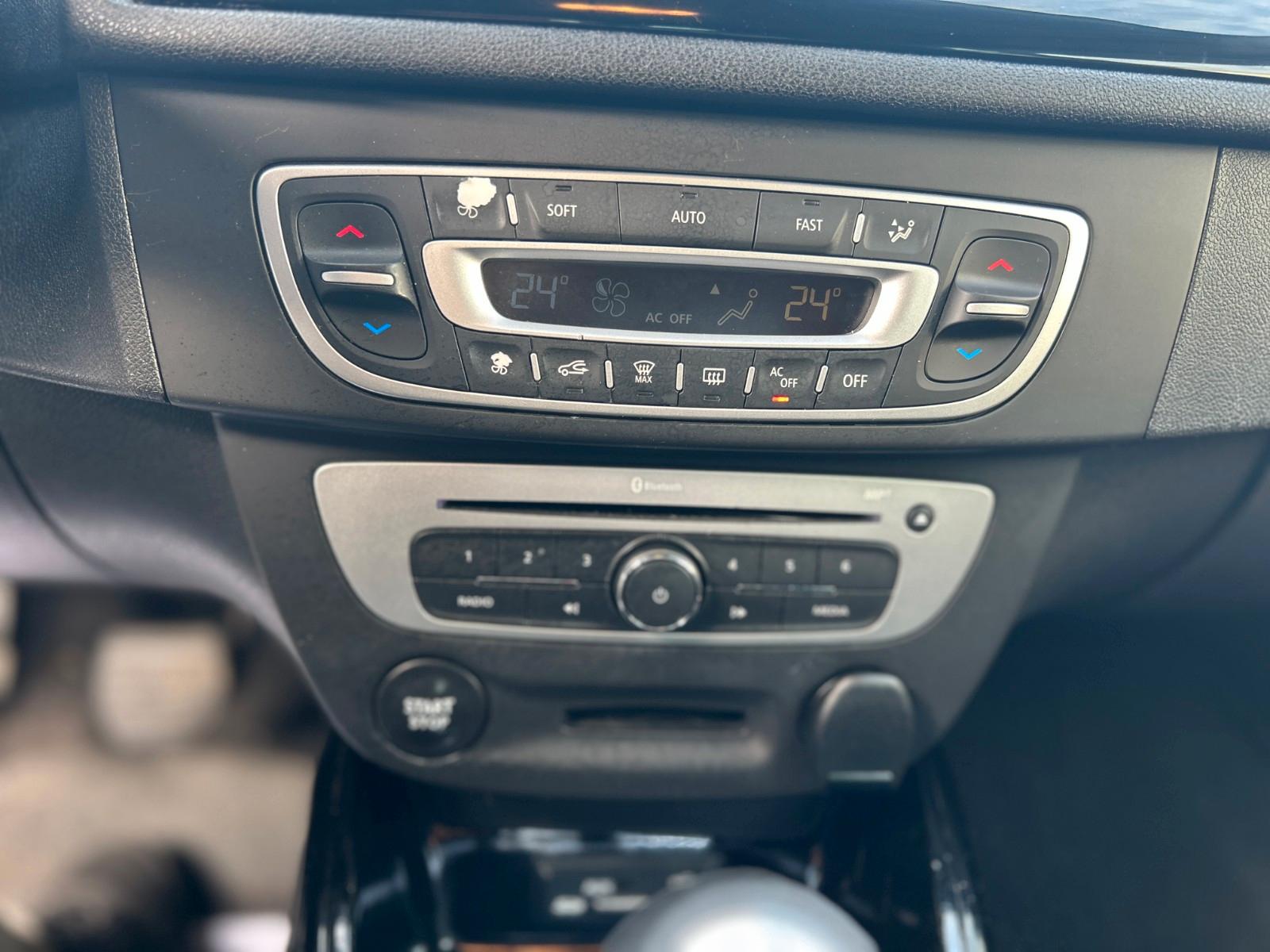 Renault Megane 2015 — photo 11