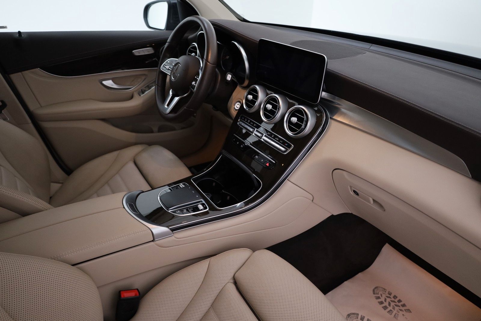 Fahrzeugabbildung Mercedes-Benz GLC 300e 4M Coupe,Sitzlüftung,Leder,Navi,Kamera