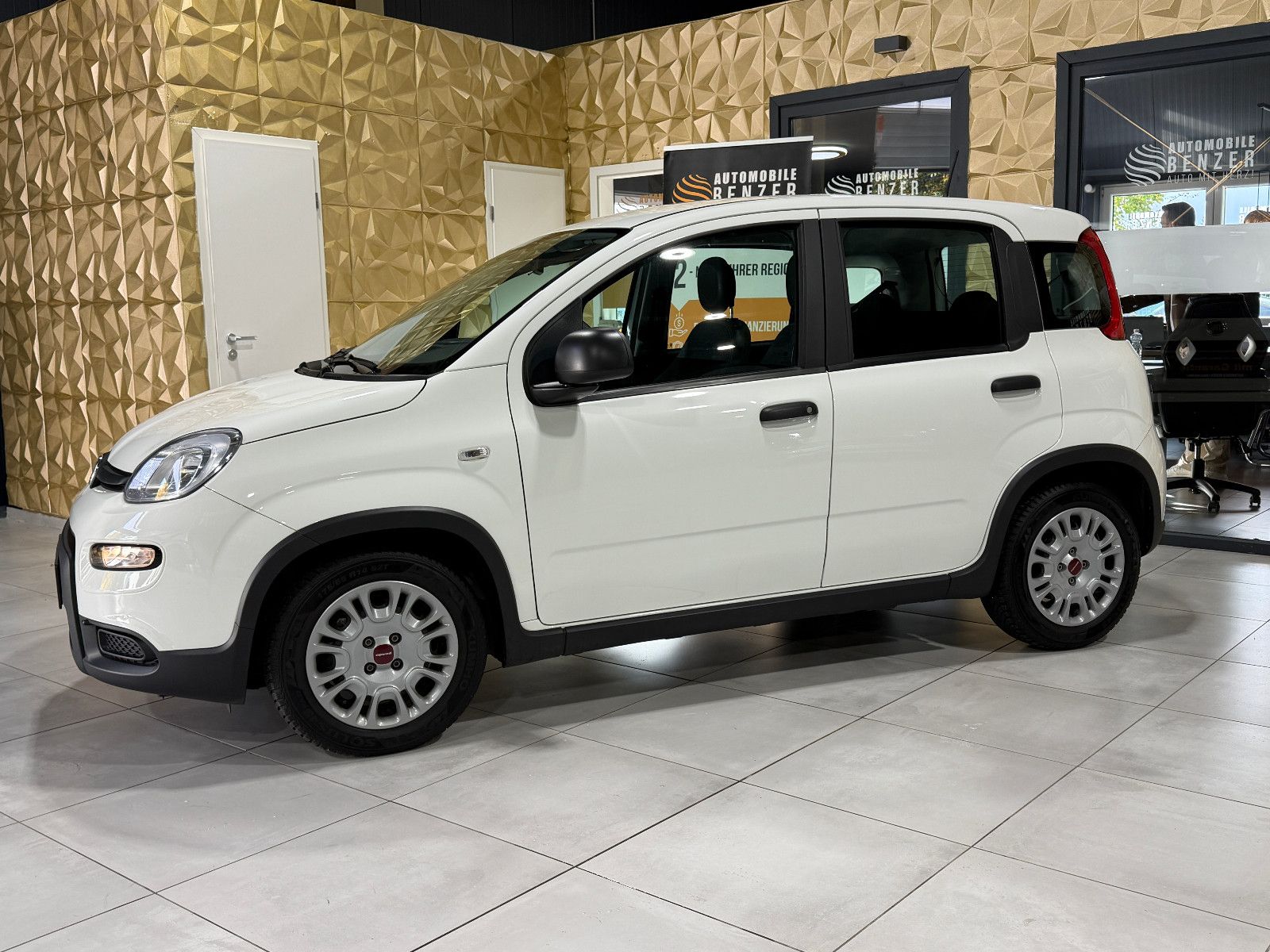Fahrzeugabbildung Fiat Panda /KLIMA/4-TÜRER/DAB/ALLWETTER/1-HAND