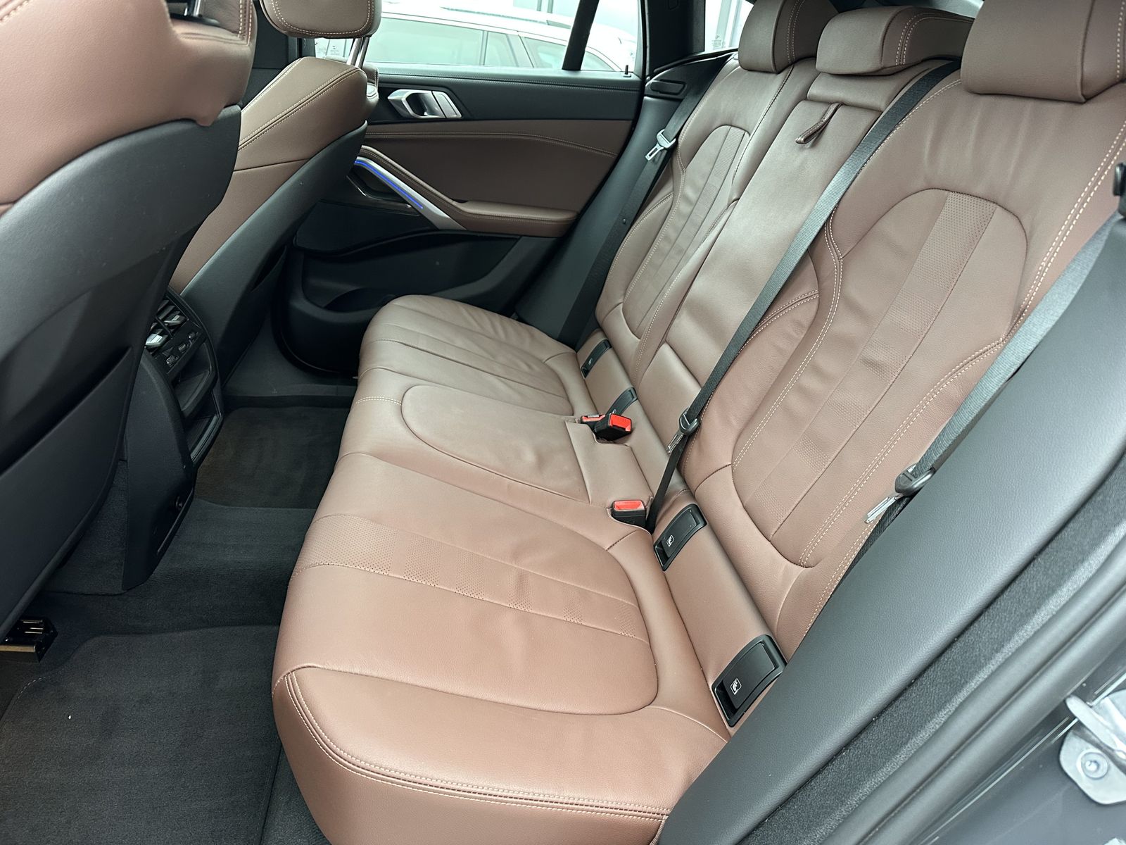 Fahrzeugabbildung BMW X6 xDrive30d M-Sport NAV+LASER+HEADUP+AHK+PANO