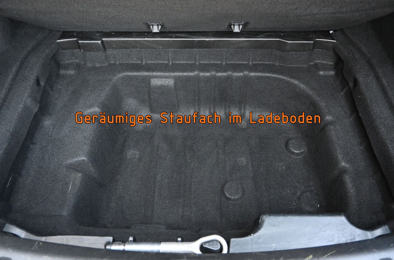 Fahrzeugabbildung Mercedes-Benz E 220 d 4MATIC Exclusive °AHK°PANO°STANDHEIZUNG°