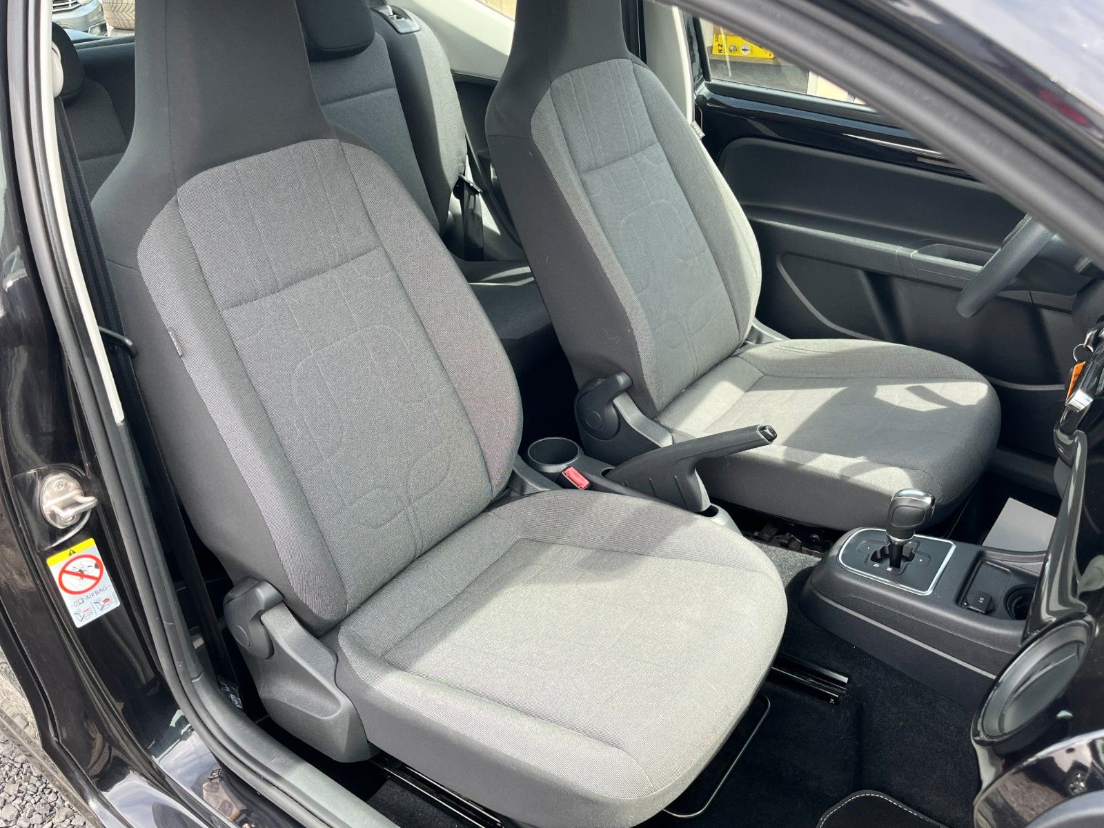 Fahrzeugabbildung Volkswagen up! 1.0 move Aut. Klima Sitzhzg SCHECKHEFT 2.HD