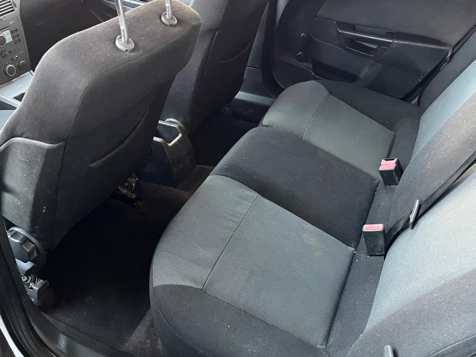 Opel Astra 2006 — photo 8
