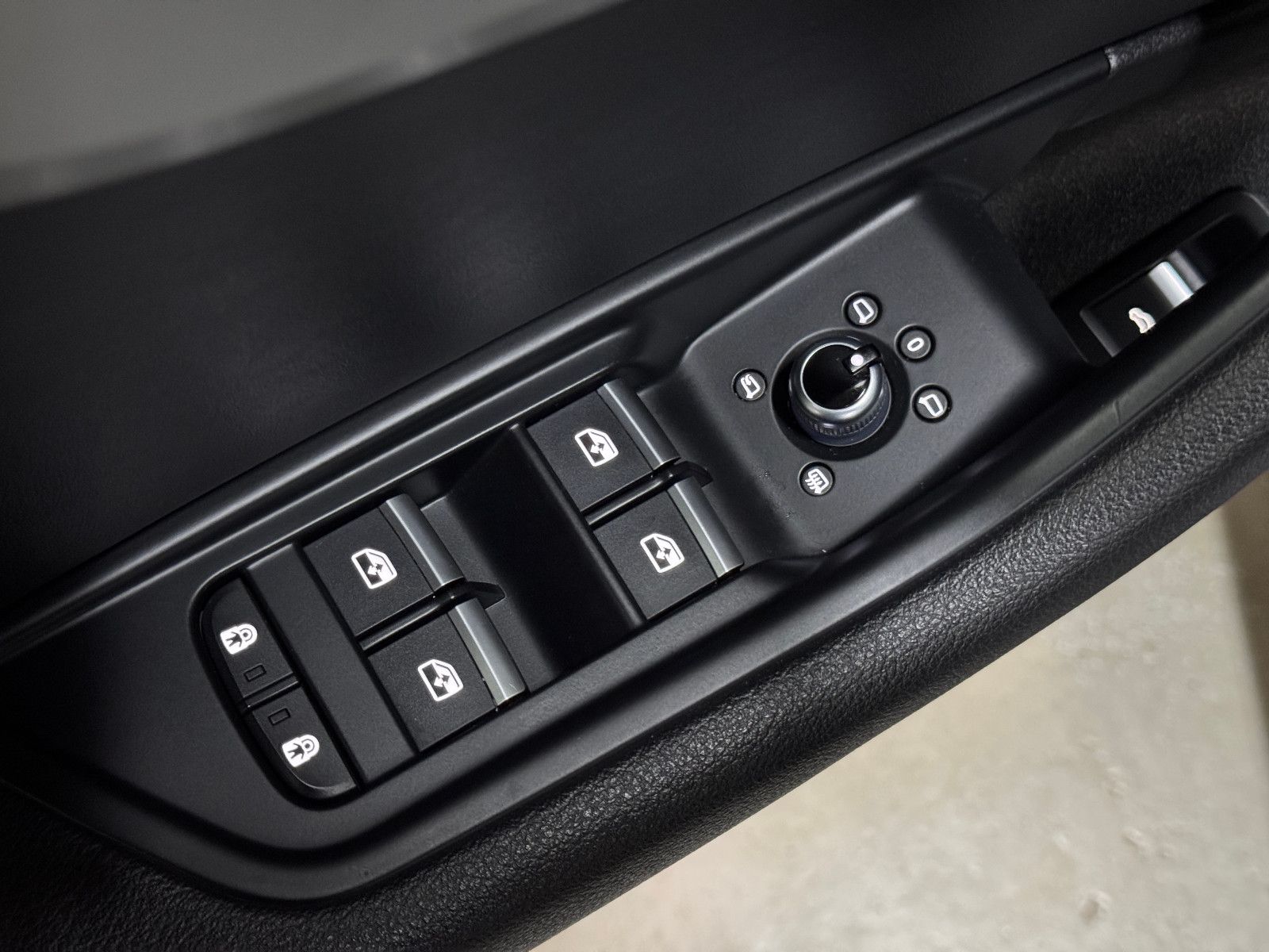 Fahrzeugabbildung Audi A4 45 TDI QUATTRO 2X S-LINE BLACK EDITION 19´RS