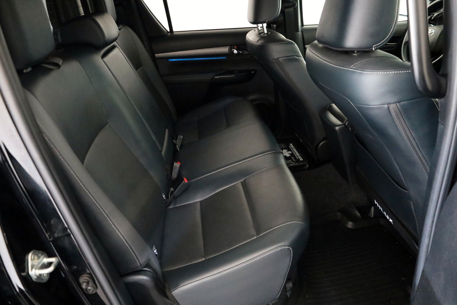 Fahrzeugabbildung Toyota Hilux 2.8D-4D Invincible,Kamera,CarP,HardTop,AHK