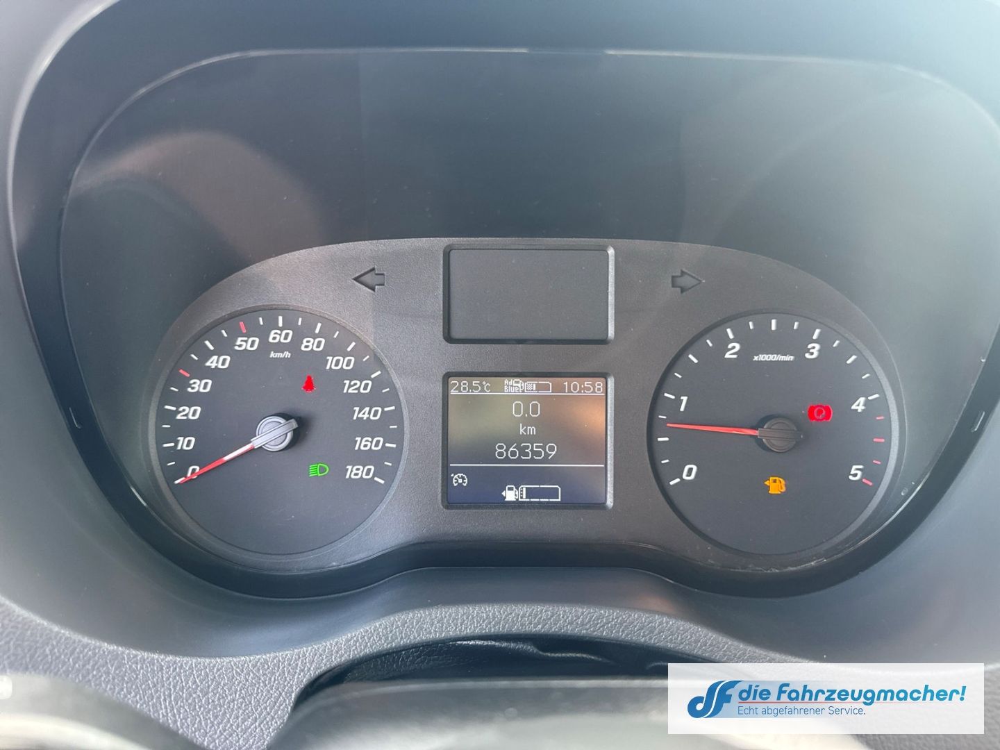 Fahrzeugabbildung Mercedes-Benz Sprinter Pritsche DoKa V6 319 CDI L3 AHK Navi DA
