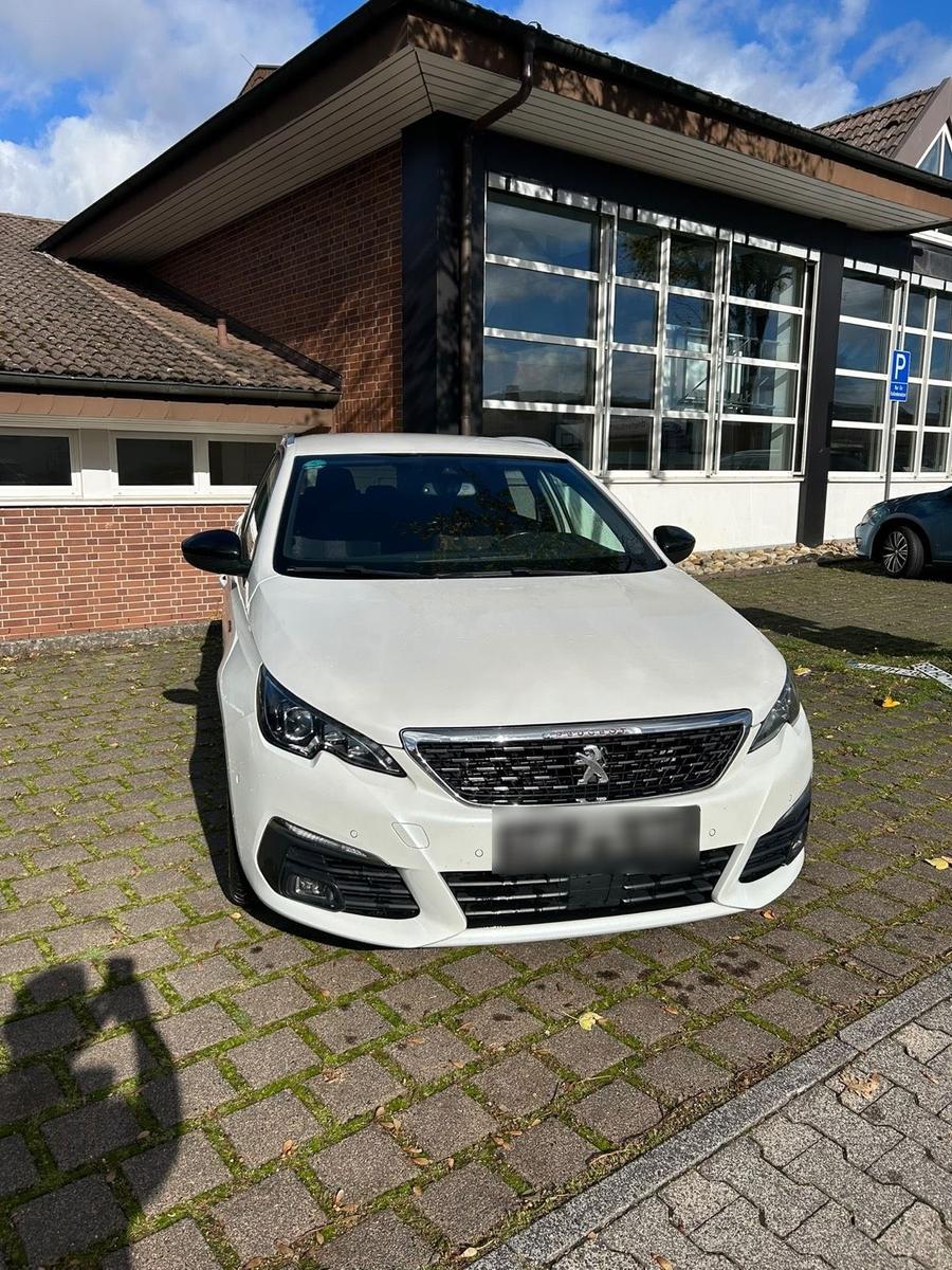 Peugeot e-308