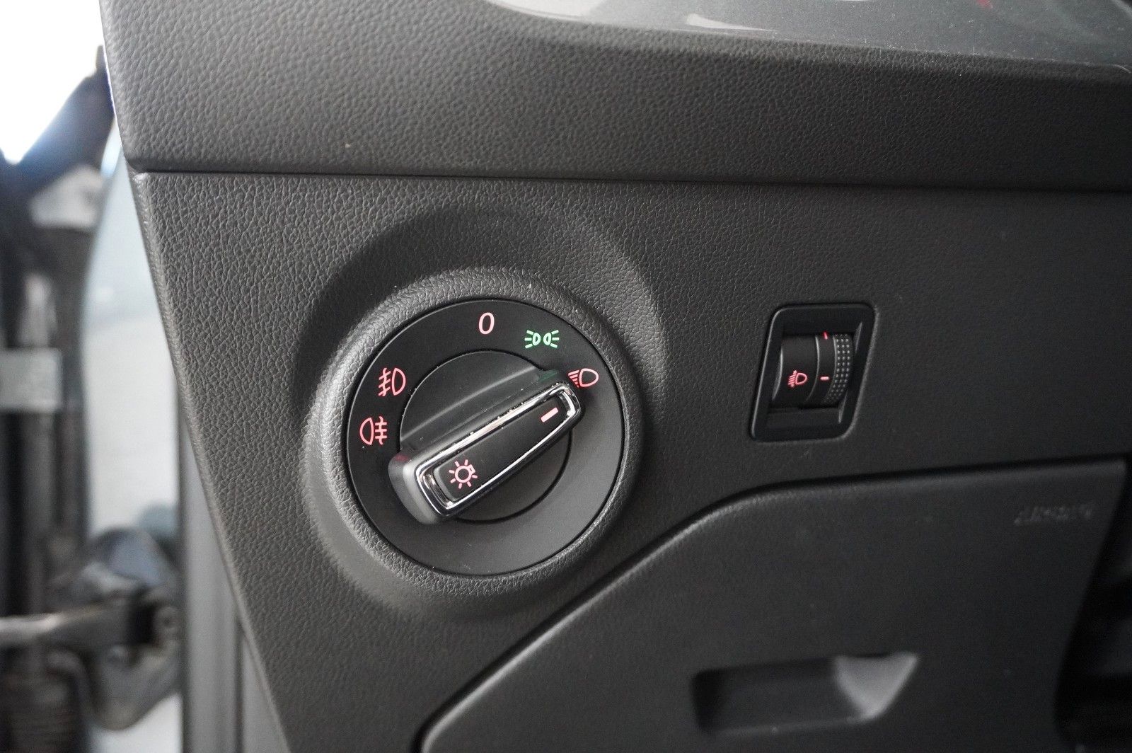Fahrzeugabbildung SEAT Leon ST 1.4 TSI FR SPORT DSG KLIMA/PDC/TEMP/PANO