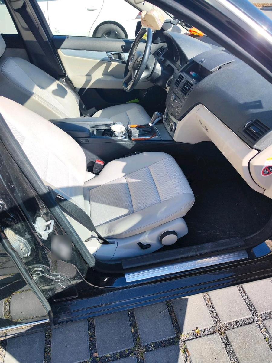 Mercedes-Benz 220 2010 — photo 11