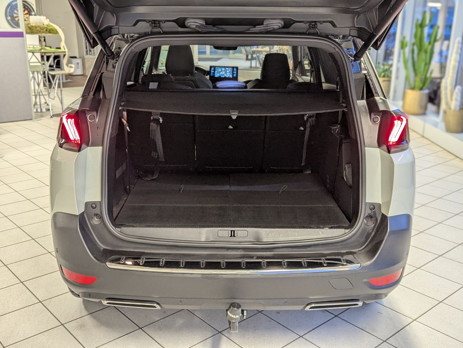 PEUGEOT 5008 GT Allure Pack Kamera LED Pano 7-Sitze AHK - Image 17