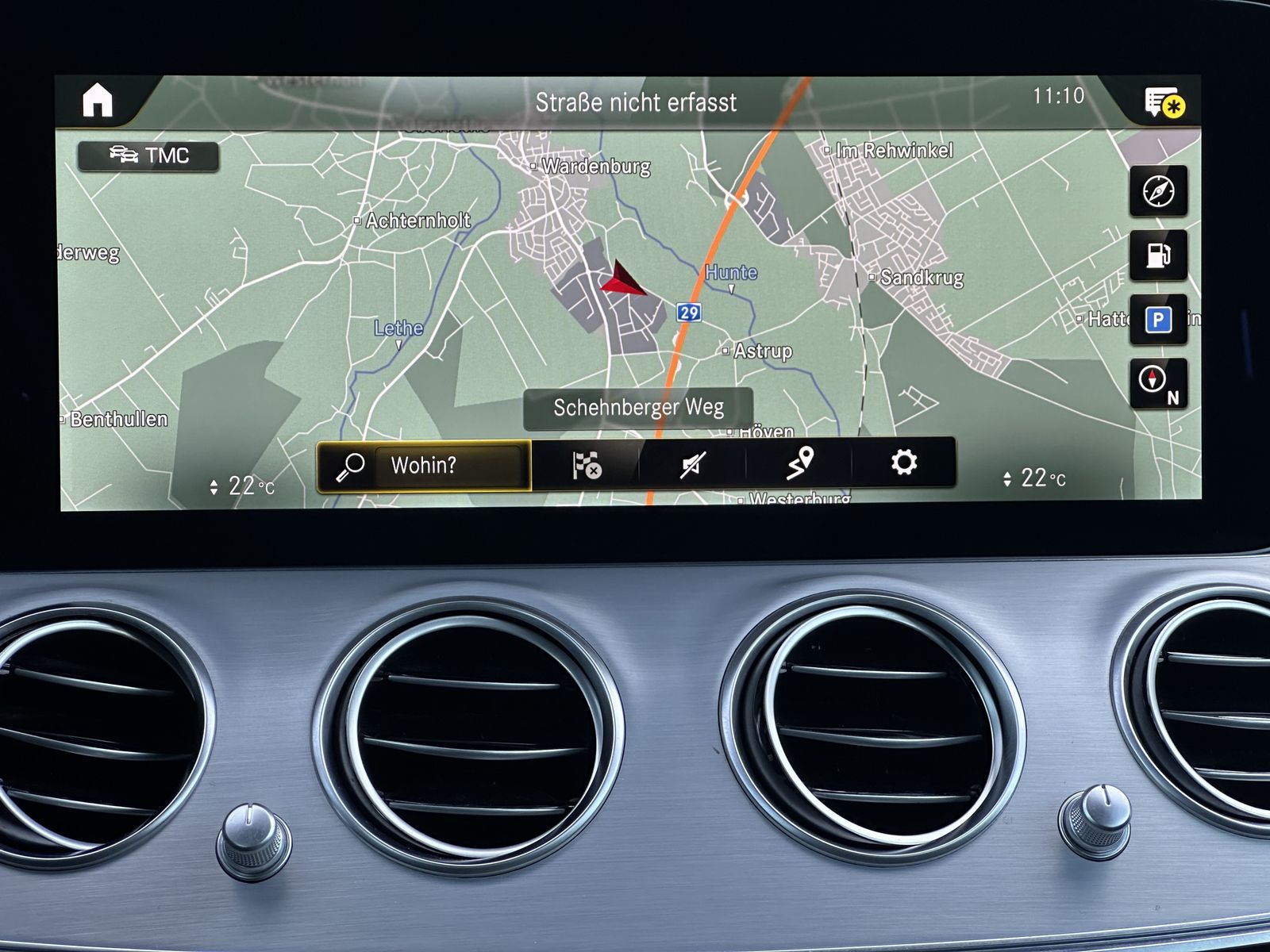 Fahrzeugabbildung Mercedes-Benz E 220d T AMG Line NAV+LED+ACC+HUD+KAM+AHK+18ZOLL