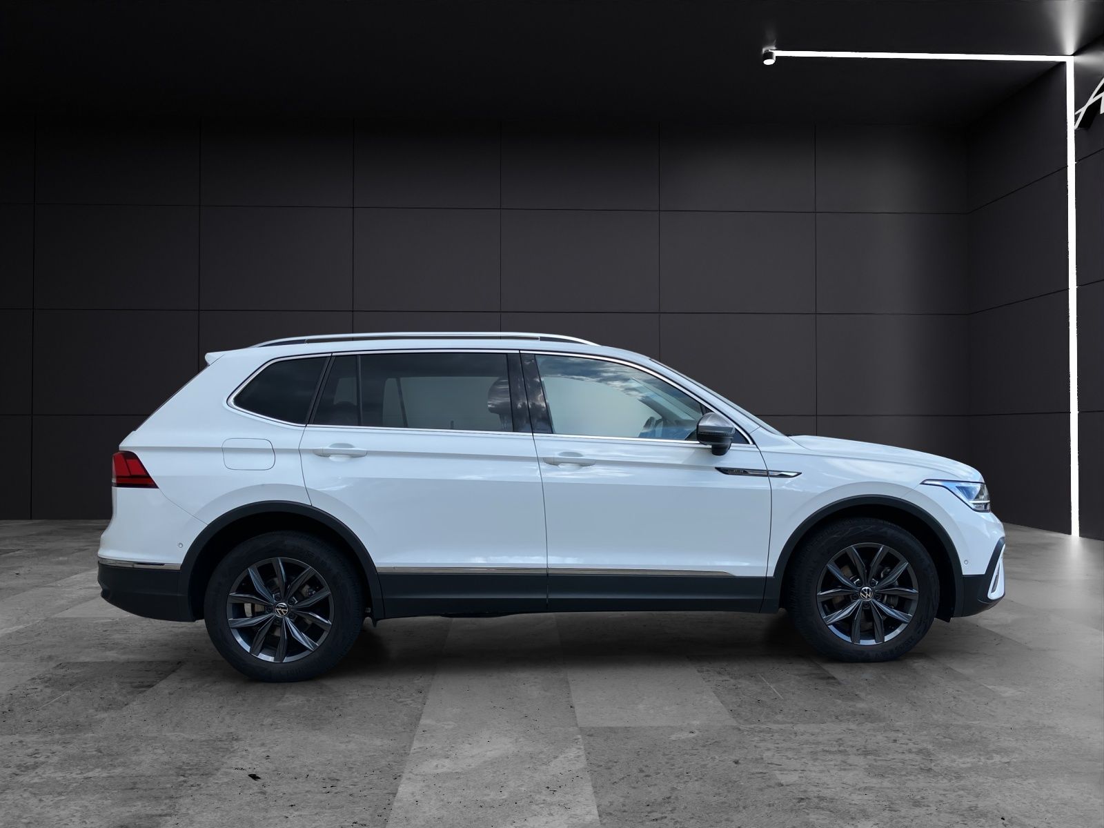 Fahrzeugabbildung Volkswagen Tiguan Allspace Life TDI DSG LED ACC STH HuD SHZ