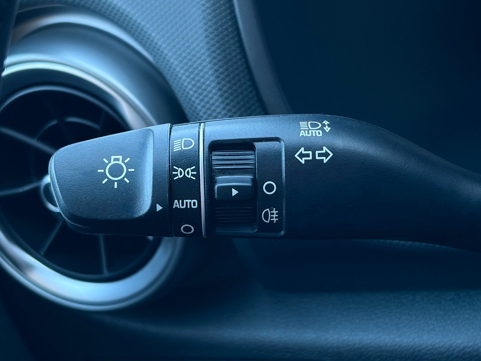 Fahrzeugabbildung Hyundai KONA E Trend SHZ LHZ LKA LFA ACC KRELL CarPlay