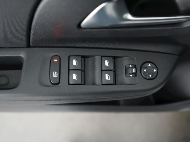 Corsa F EDITION+NAVI+SITZ-/LENKRADHEIZUNG+DAB+PA