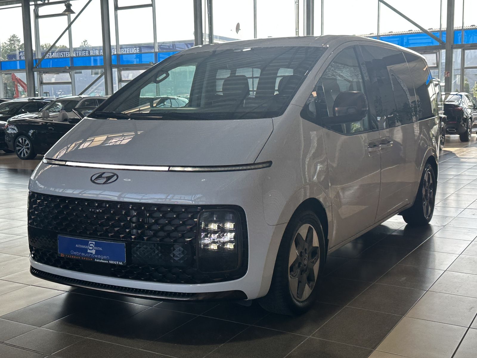 Hyundai Staria Signature 7-Sitzer Leder 360Cam BOSE Pano imagem 3