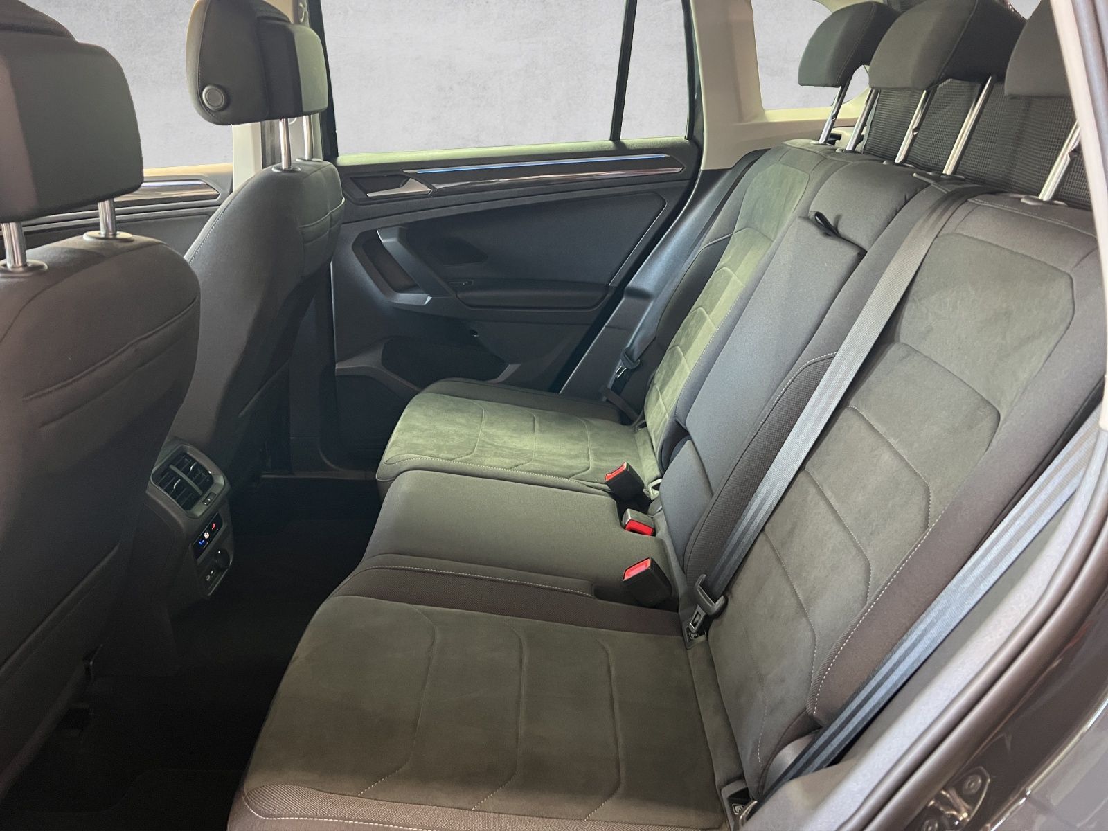 Tiguan Elegance 2.0 TSI DSG 4M ACC*AHK*Navi*Kame