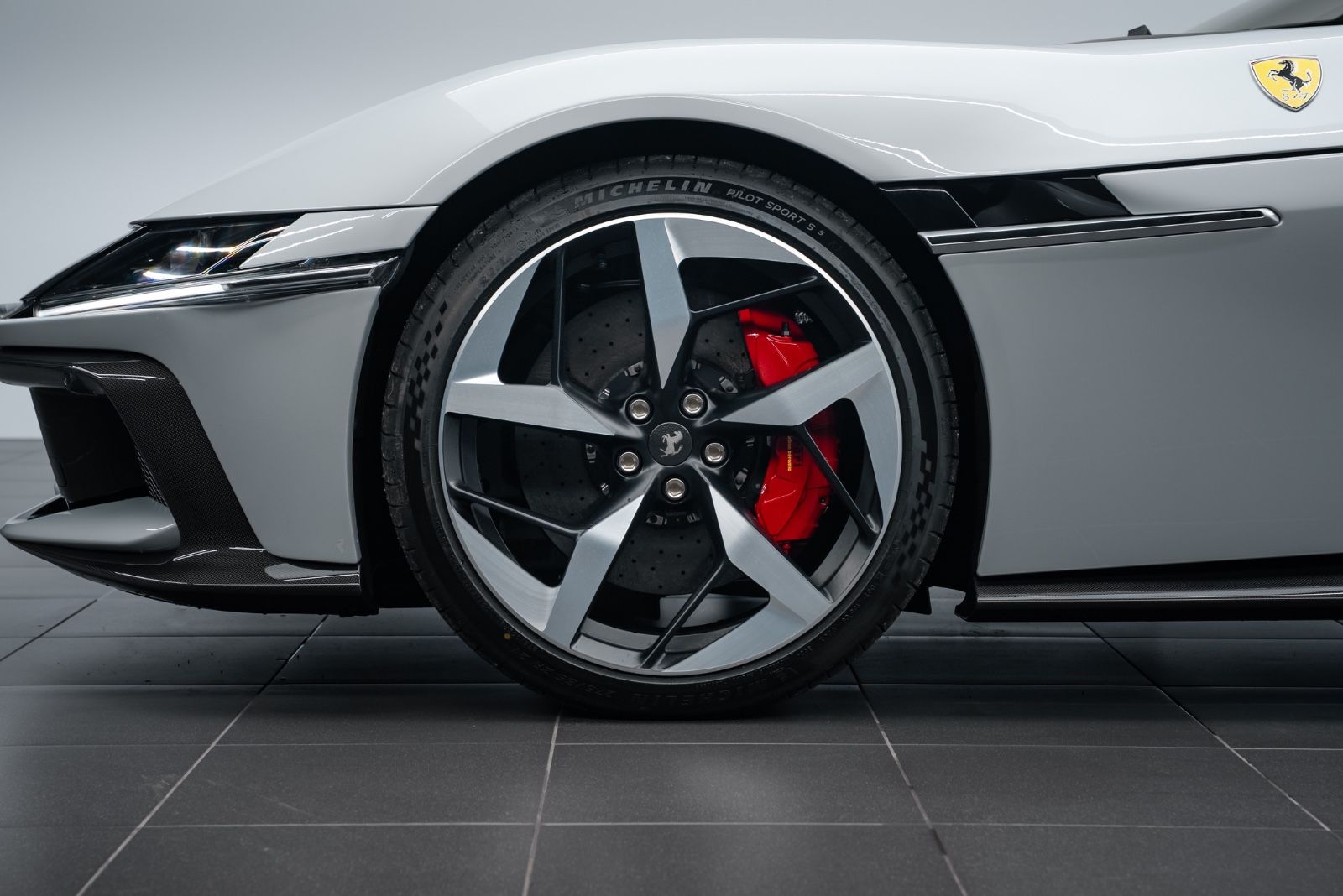 Fahrzeugabbildung Ferrari 12Cilindri LIFT/CARBON/RACING SEATS/PASS DISPLAY