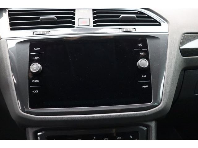 Fahrzeugabbildung Volkswagen Tiguan Elegance 2.0 ACC Matrix AHK