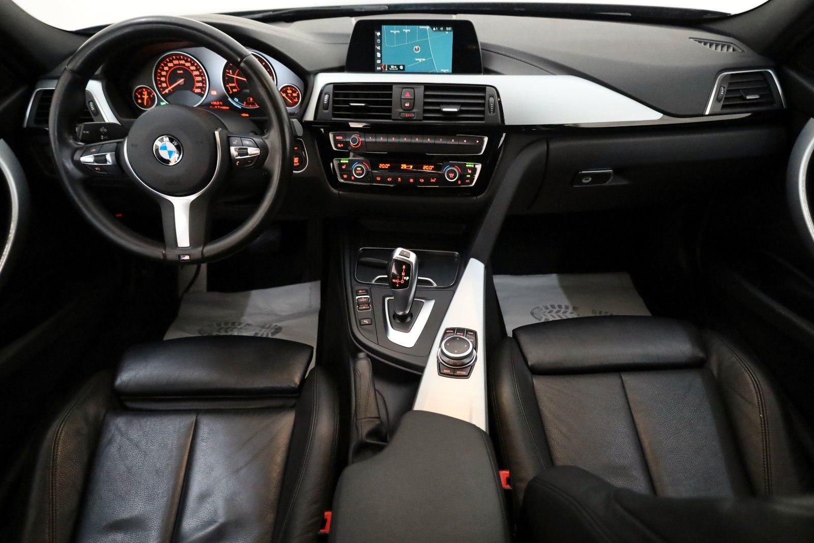 Fahrzeugabbildung BMW 320d Touring M Sport Leder,Navi,LED,SH,PDC,SR+WR