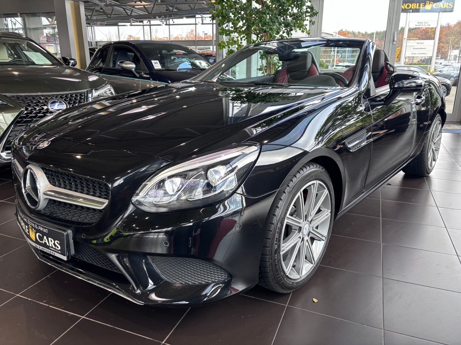 Fahrzeugabbildung Mercedes-Benz SLC 300 9G-Tronic LED NAVI ALU