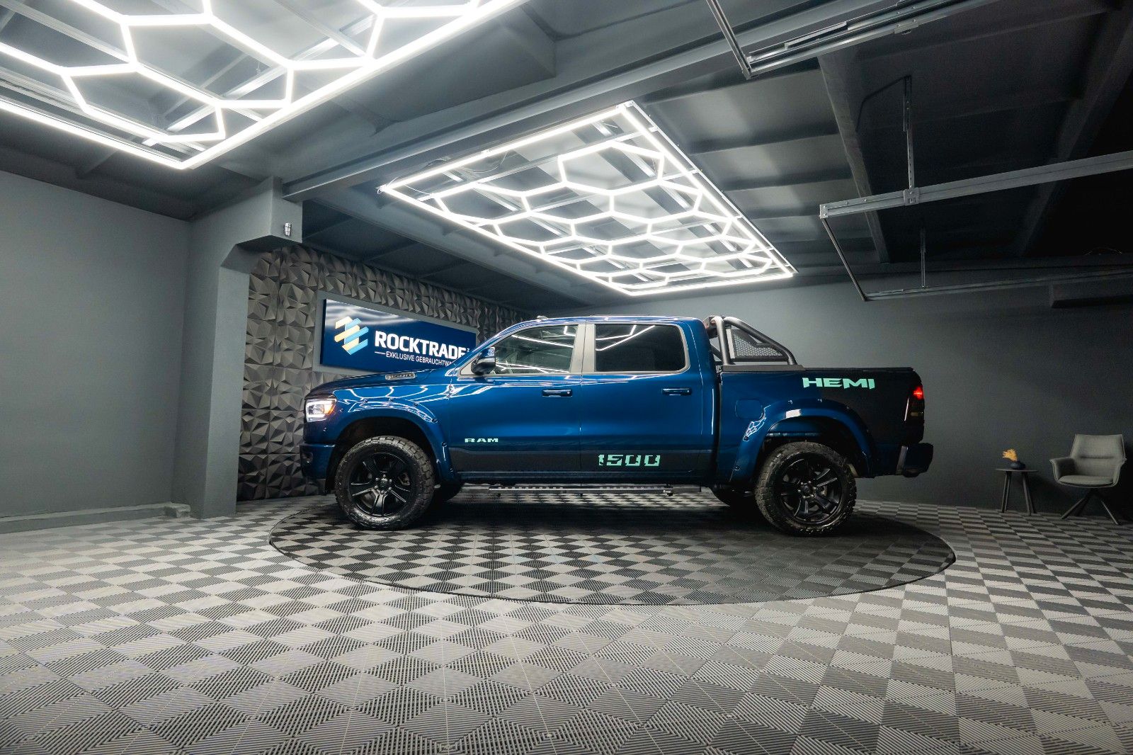 Fahrzeugabbildung Dodge RAM 5.7 V8 HEMI 4x4 NIGHT *Pano*LED* Unfallfrei