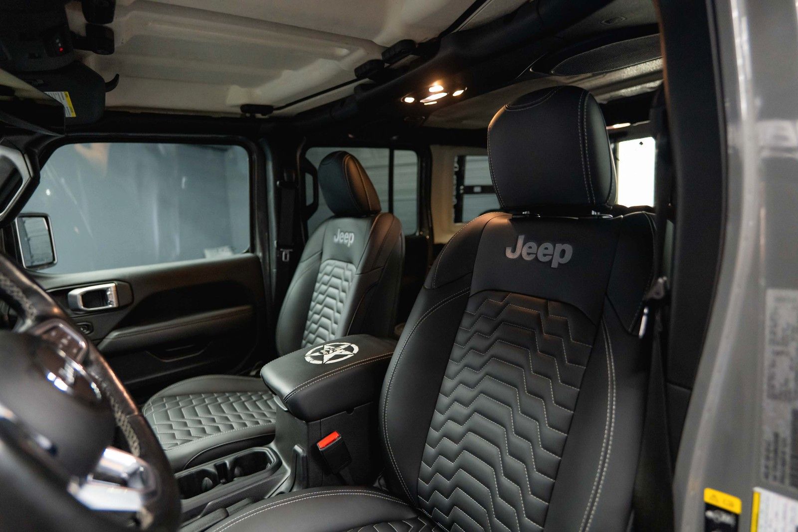 Fahrzeugabbildung Jeep Wrangler 2.0 T UNLIMITED SAHARA OFFROAD 4x4 LED