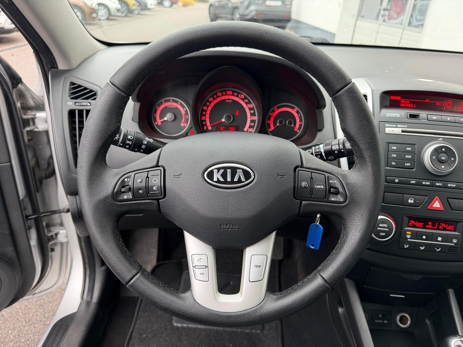 Kia cee'd 2013 — photo 18