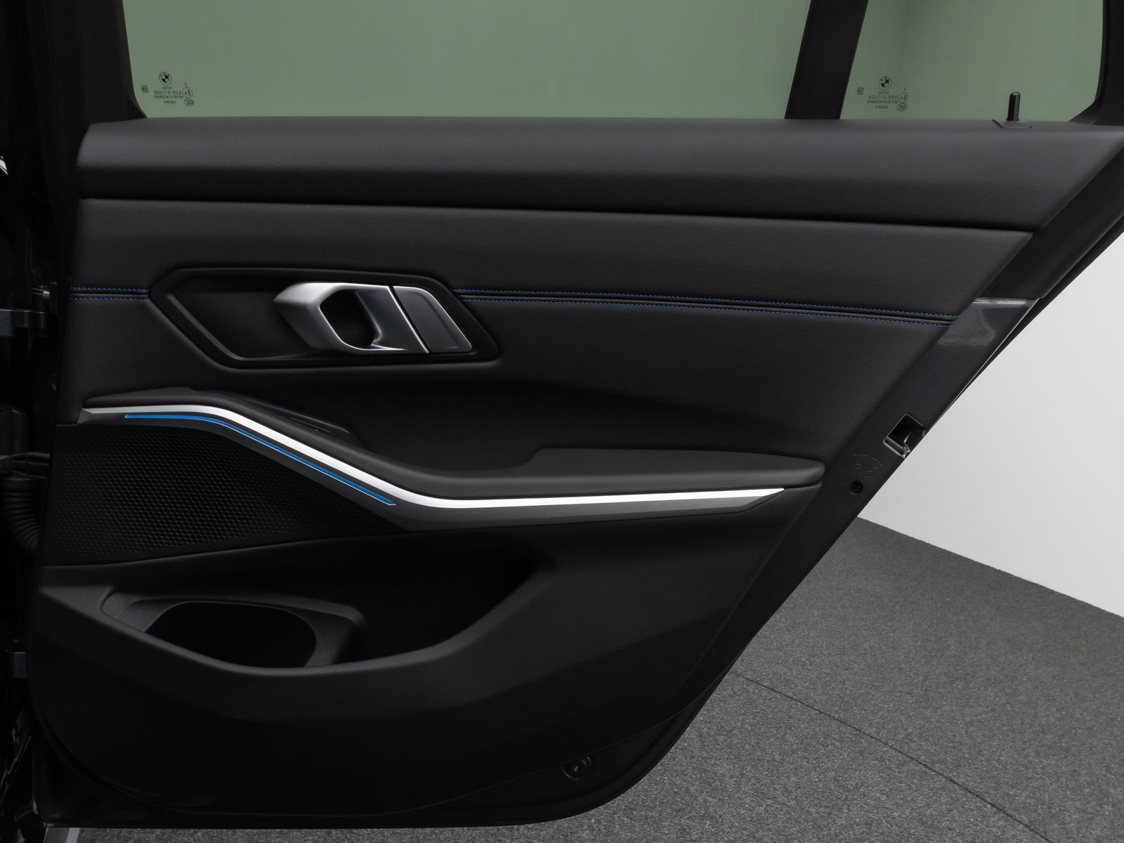 Fahrzeugabbildung BMW 330e M Sport Panorama Kamera Laser HUD DAB HiFi