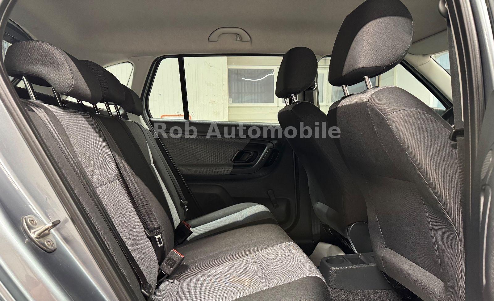 Skoda Fabia 2012 — photo 15