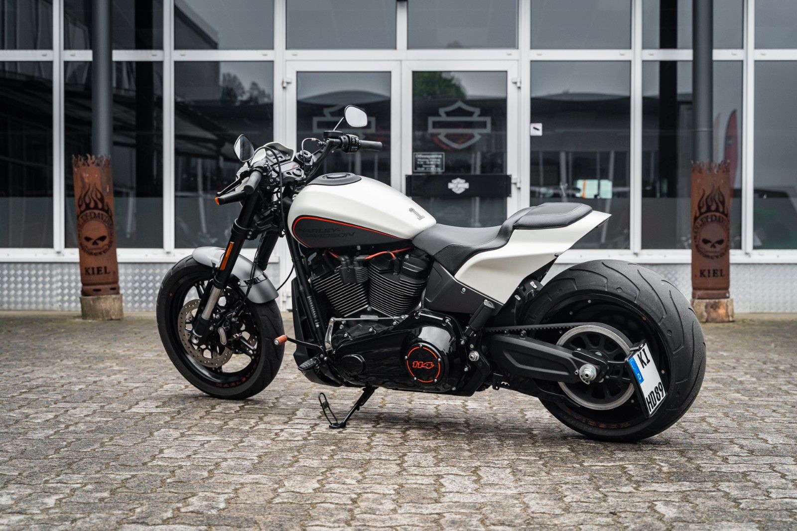 Fahrzeugabbildung Harley-Davidson FXDRS 114 CUI - KESSTECH - SEITLICHER KZH