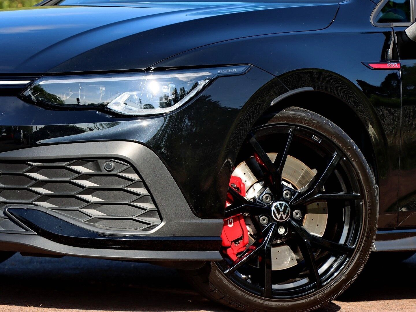 Volkswagen Golf GTI VIII Clubsport 2.0 TSI OPF DSG PANO HAR foto 3