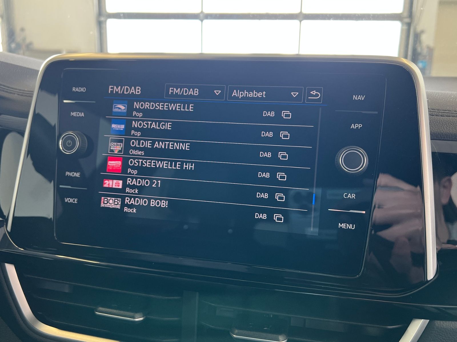 Fahrzeugabbildung Volkswagen T-Roc R-Line 1.5 TSI DSG *LED, Easy Open, 18"-LM