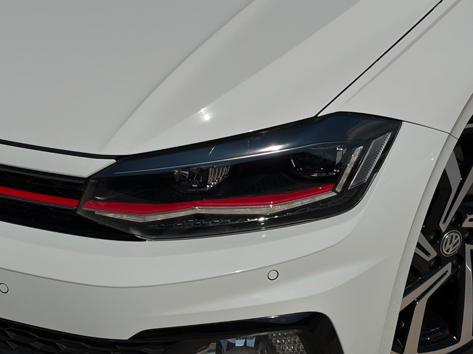 Fahrzeugabbildung Volkswagen Polo VI GTI 2.0 TSI DSG KW ACC PDC SHZ CarPlay