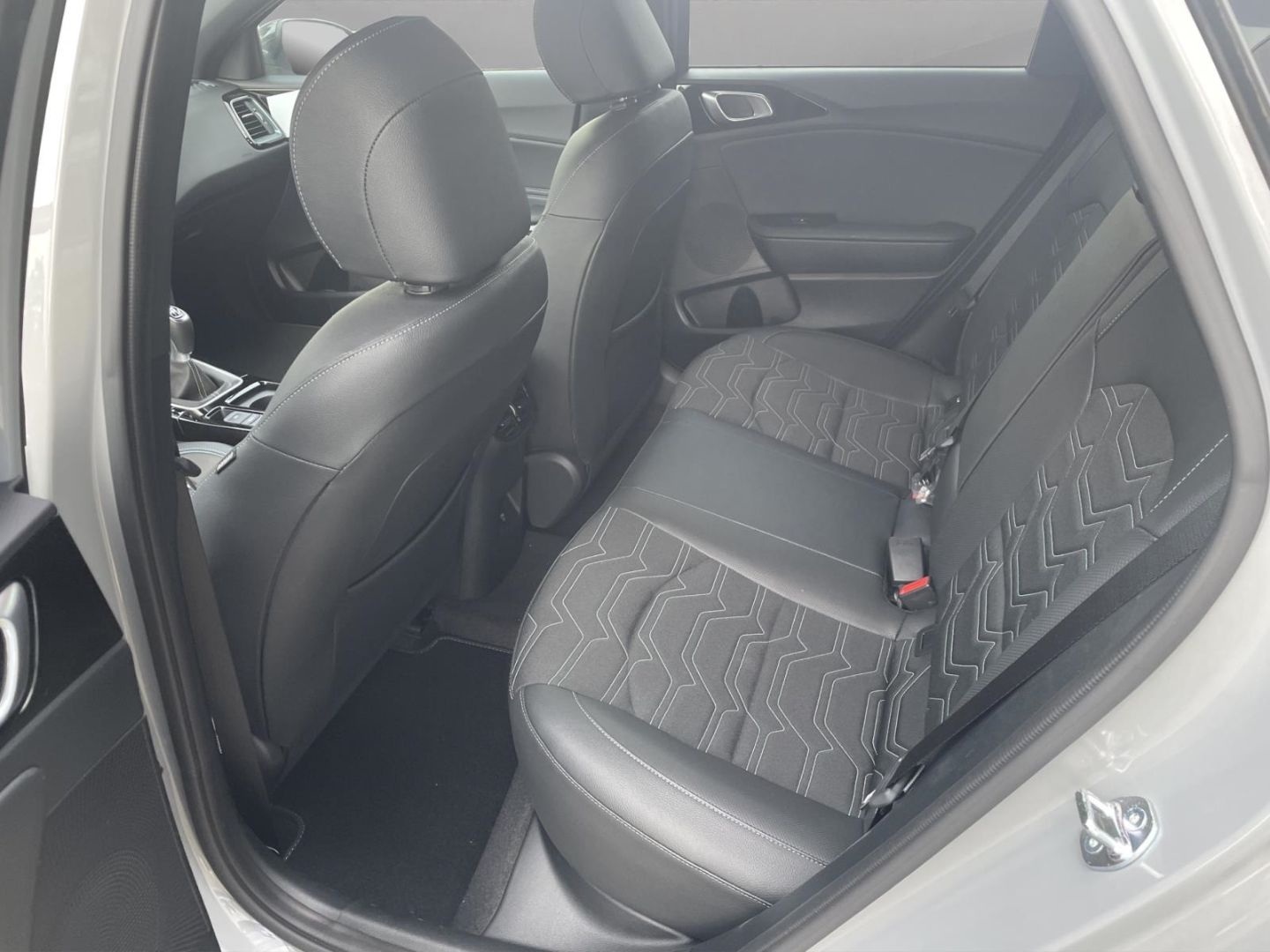 Fahrzeugabbildung Kia Ceed Nightline JBL Kamera Tempomat SpurhalteASS