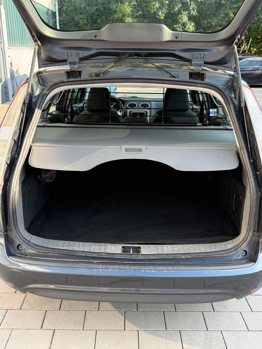Ford Focus 2010 — photo 13