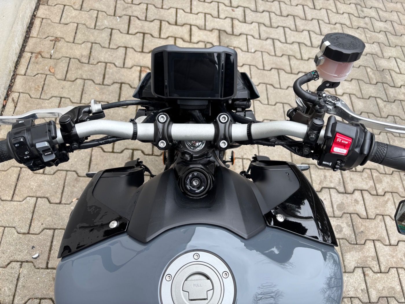 Fahrzeugabbildung Yamaha MT 09 35 KW kurzer Kennzeichenhalter Lenkerendsp