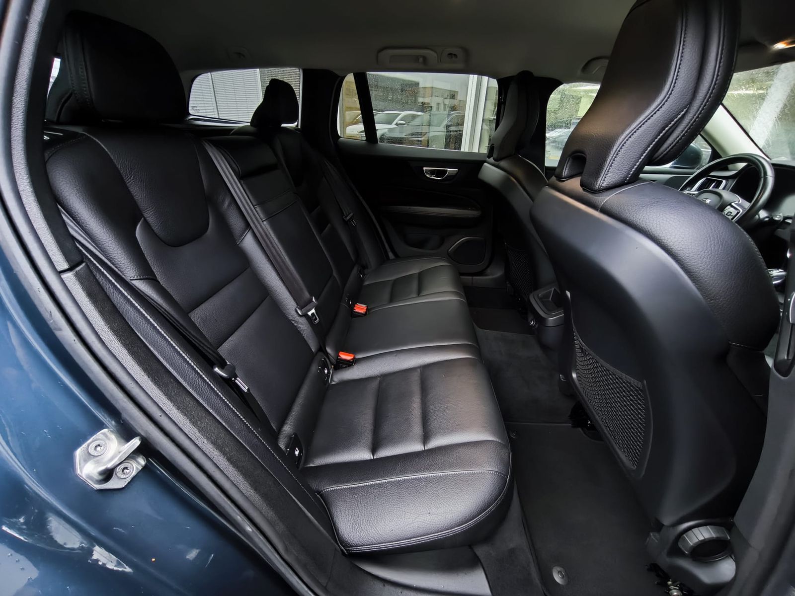 Fahrzeugabbildung Volvo V60 Momentum VIRTU+NAVI+SHZ+LEDER+KAM+TEMP+AHK+