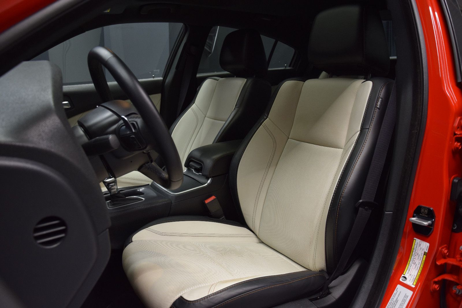 Fahrzeugabbildung Dodge Charger Schiebedach Sitzl Bi-Colo Alpine LED NAV