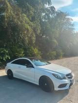 Mercedes-Benz E 220 d - Mercedes-Benz 220: Coupe
